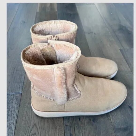 OluKai Pa'ina Hulu Shearling Suede Boots Size 8 Tan Short Zip Waterproof Cozy - Picture 2 of 9